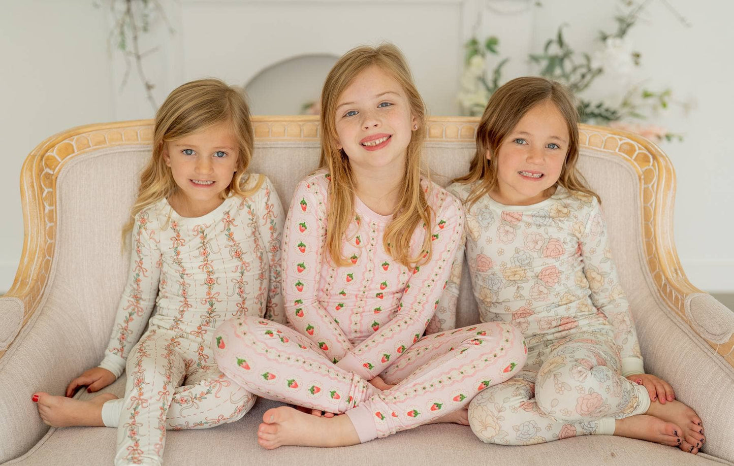 Springtime Floral Garland 🌸🎀 | Two-Piece Bamboo Pajama Set